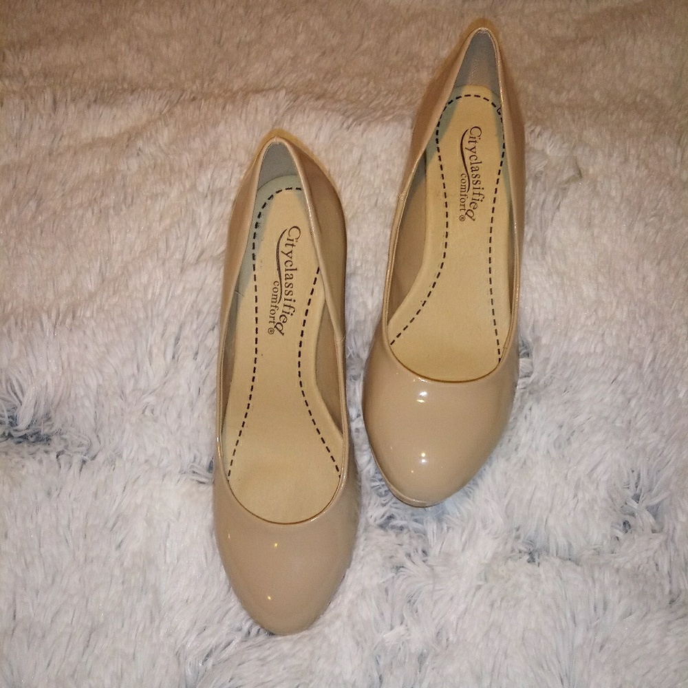 Nwe Never Worn City Classified Tan Pumps Reposh
